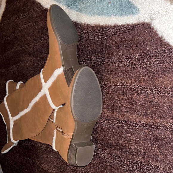 Tan Boots with Fur Trim/Lining - Picture 2 of 4